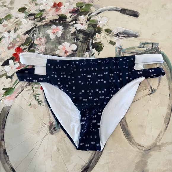 TAVIK swimming bottom 🤍 - Picture 1 of 5